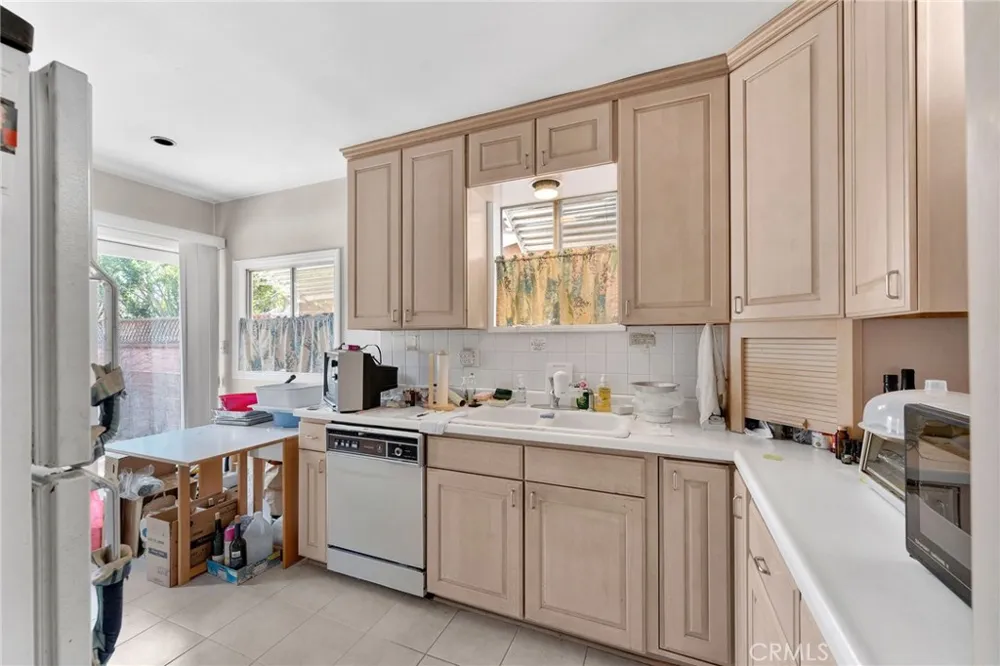 6812 E La Marimba Long Beach, CA 90815