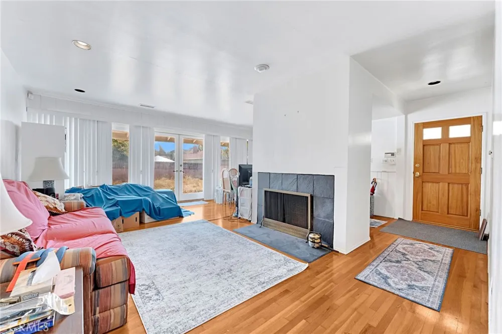 6812 E La Marimba Long Beach, CA 90815