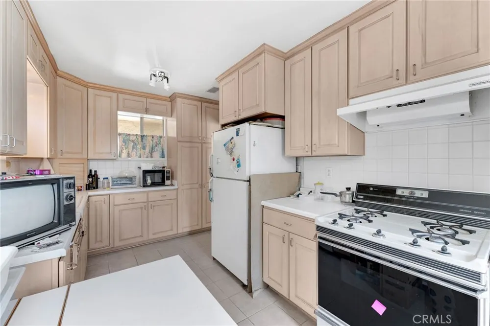 6812 E La Marimba Long Beach, CA 90815