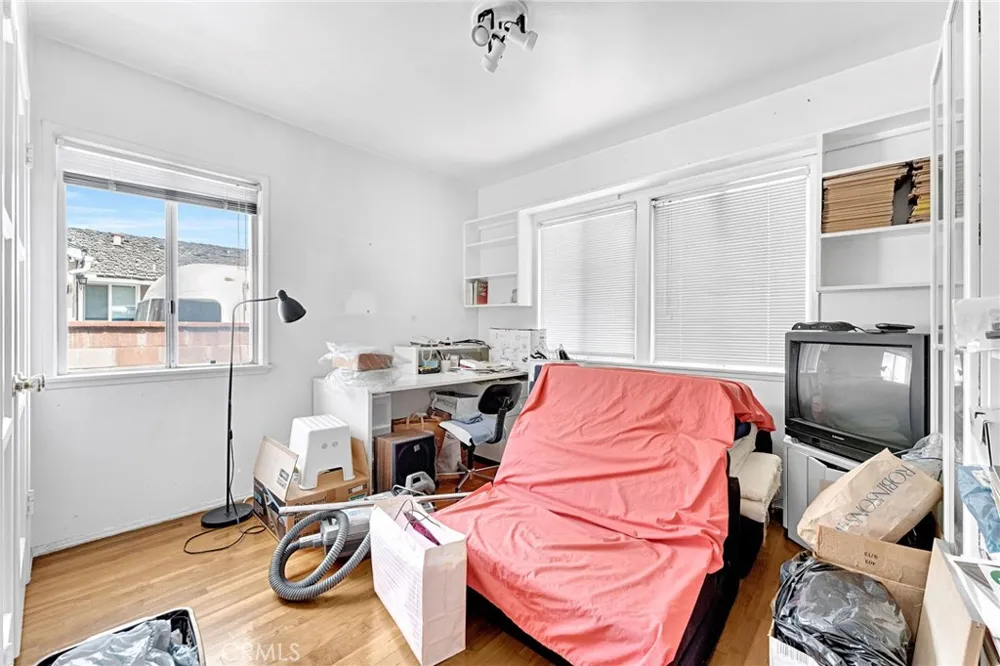6812 E La Marimba Long Beach, CA 90815
