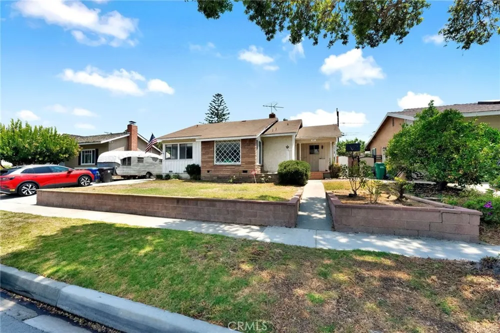 6812 E La Marimba Long Beach, CA 90815