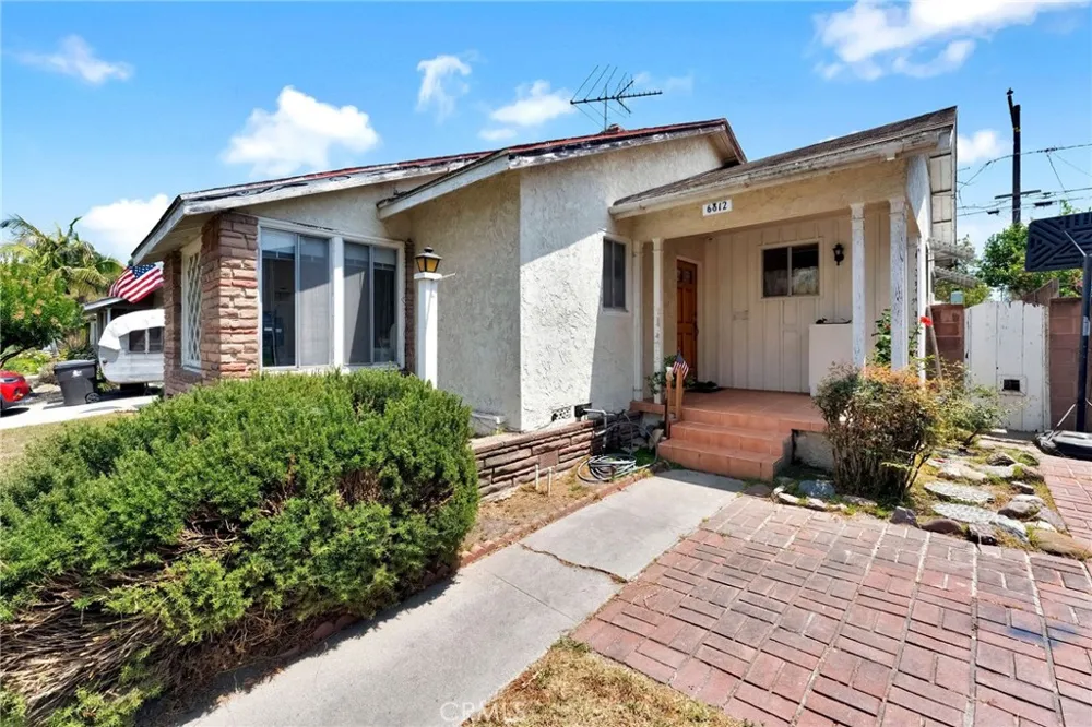 6812 E La Marimba Long Beach, CA 90815
