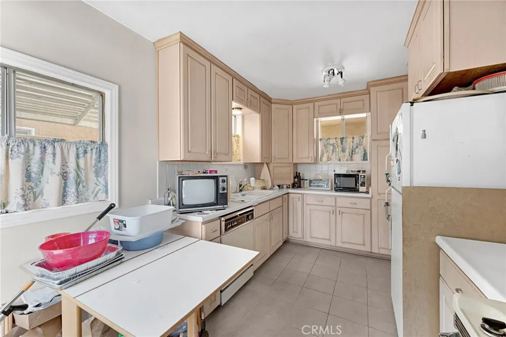 6812 E La Marimba Long Beach, CA 90815