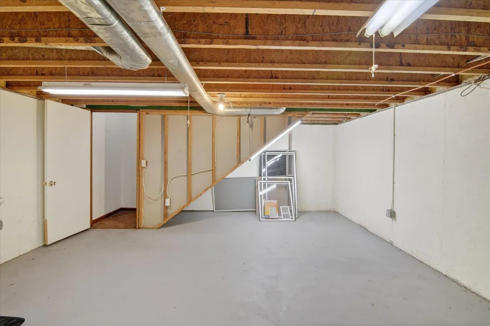 289 Lyon Lake Road Fredonia Township, MI 49068