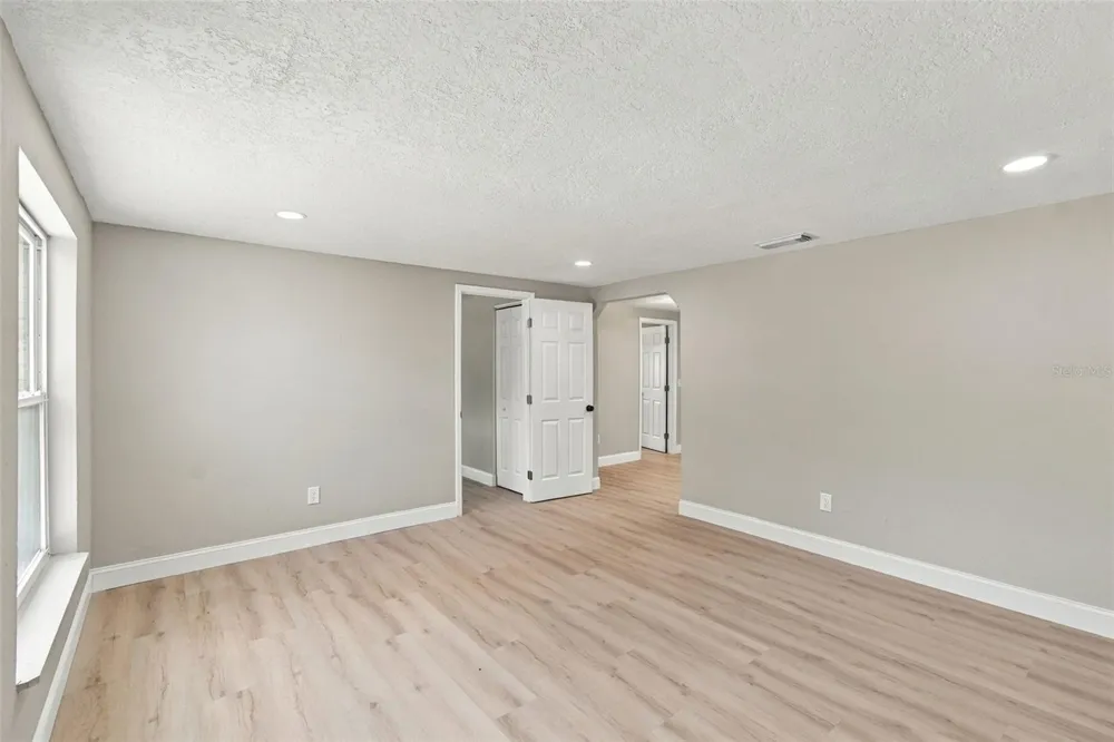 802 WALNUT DRIVE Seffner, FL 33584