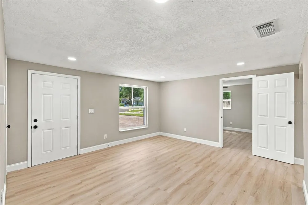 802 WALNUT DRIVE Seffner, FL 33584