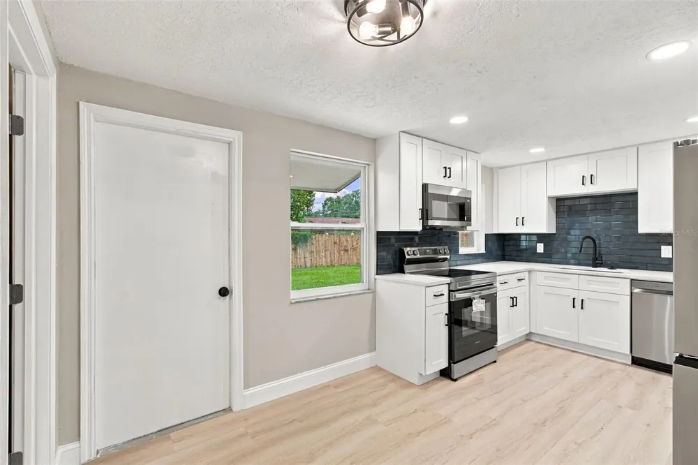 802 WALNUT DRIVE Seffner, FL 33584