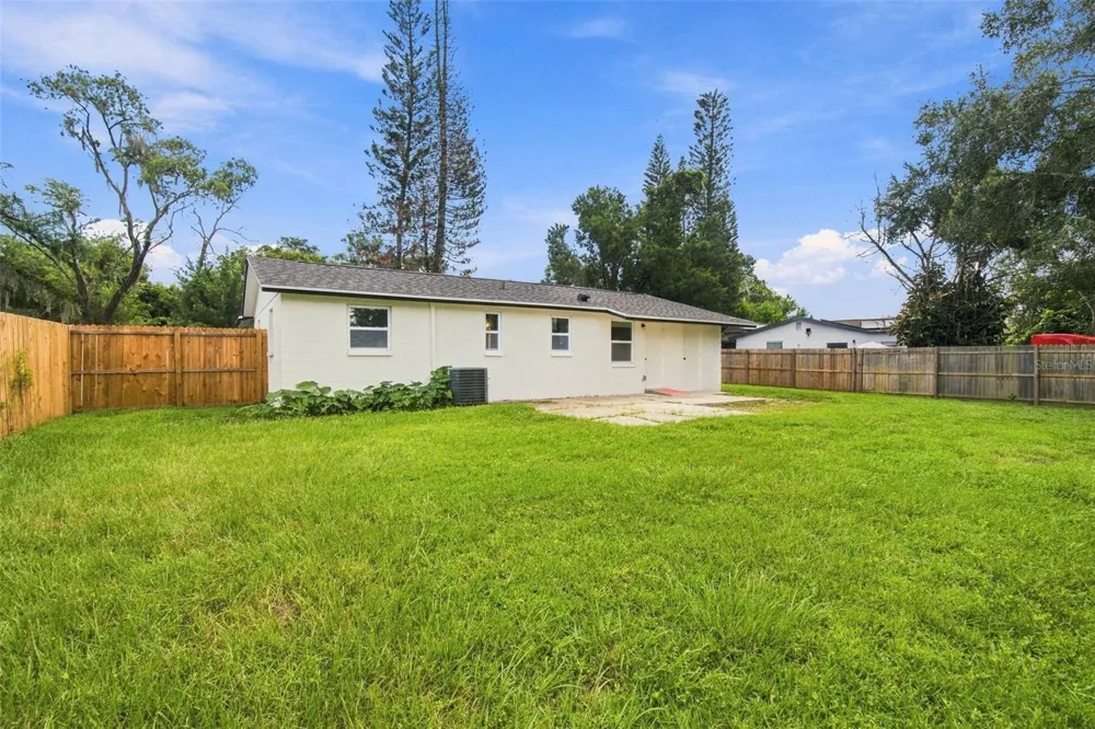 802 WALNUT DRIVE Seffner, FL 33584