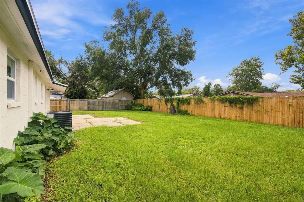 802 WALNUT DRIVE Seffner, FL 33584