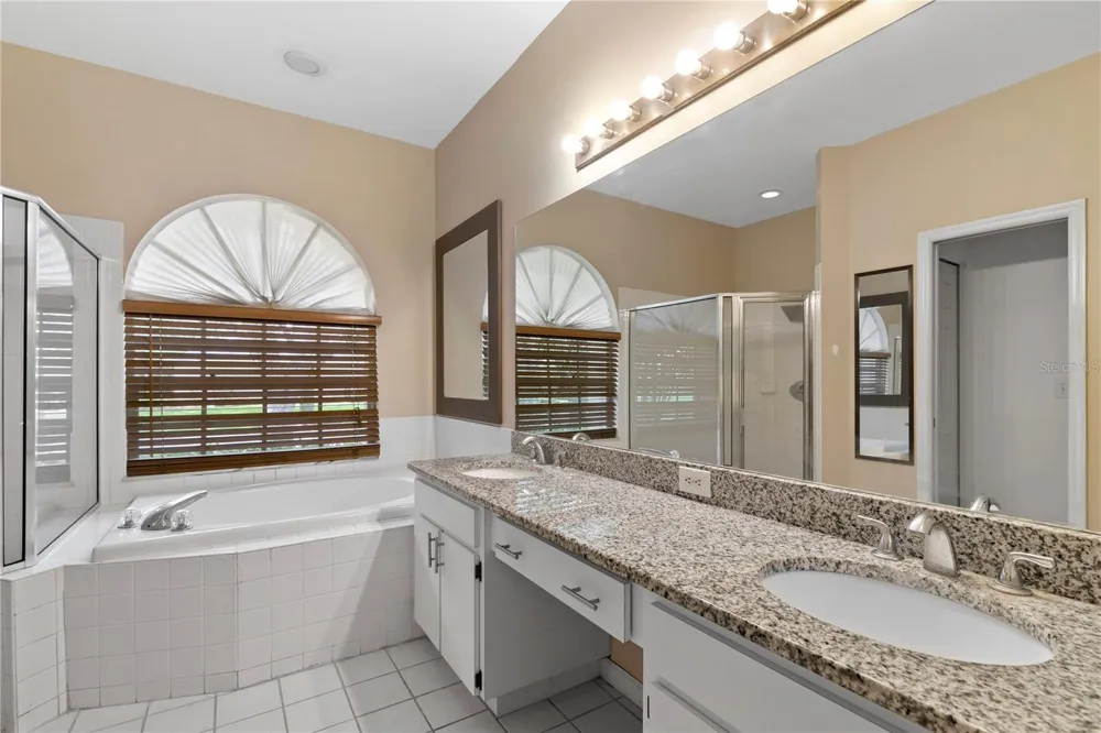 17715 HAMPSHIRE OAK DRIVE Tampa, FL 33647