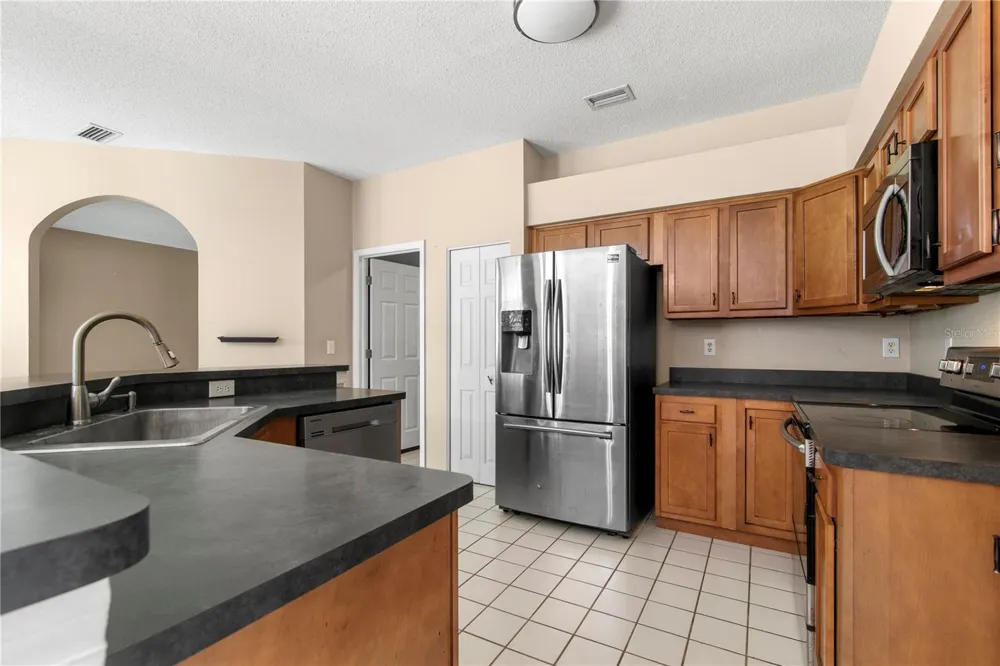 17715 HAMPSHIRE OAK DRIVE Tampa, FL 33647