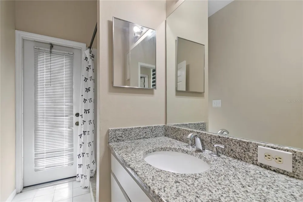 17715 HAMPSHIRE OAK DRIVE Tampa, FL 33647