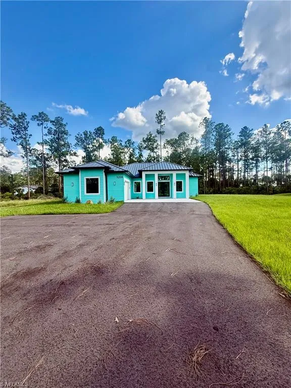 3206 10th Avenue NE Naples, FL 34120