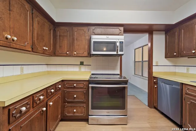 1702 SUSAN DR Kerrville, TX 78028