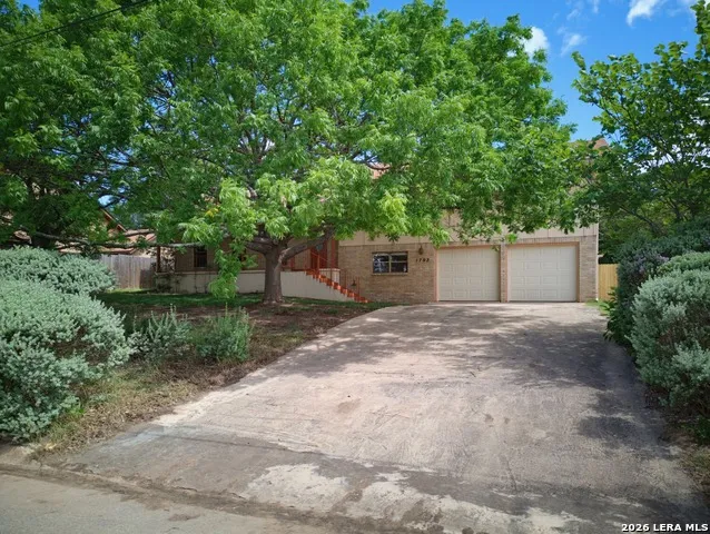 1702 SUSAN DR Kerrville, TX 78028