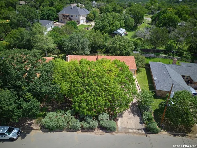 1702 SUSAN DR Kerrville, TX 78028