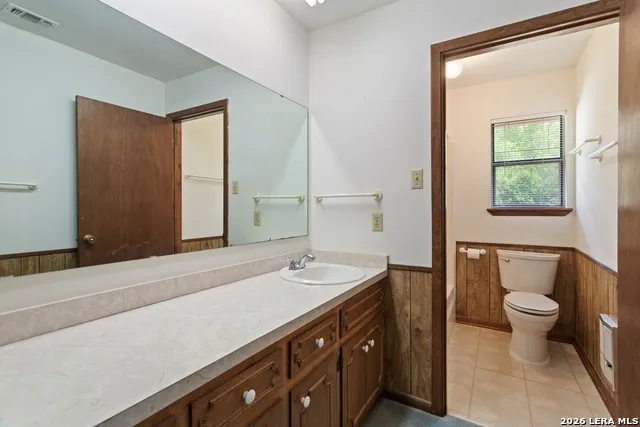 1702 SUSAN DR Kerrville, TX 78028