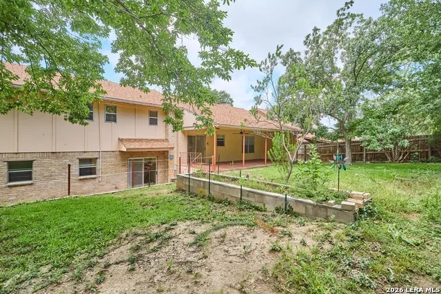 1702 SUSAN DR Kerrville, TX 78028