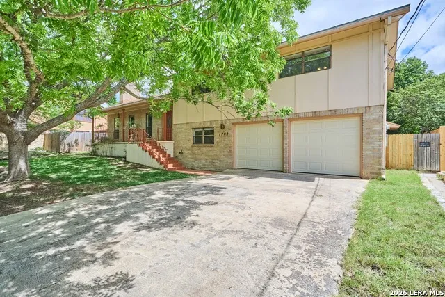 1702 SUSAN DR Kerrville, TX 78028