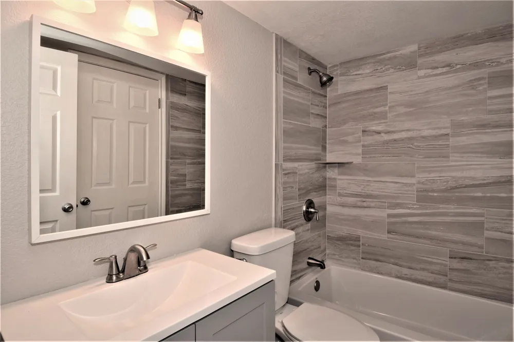 16301 ledgemont Lane #176 Addison, TX 75001