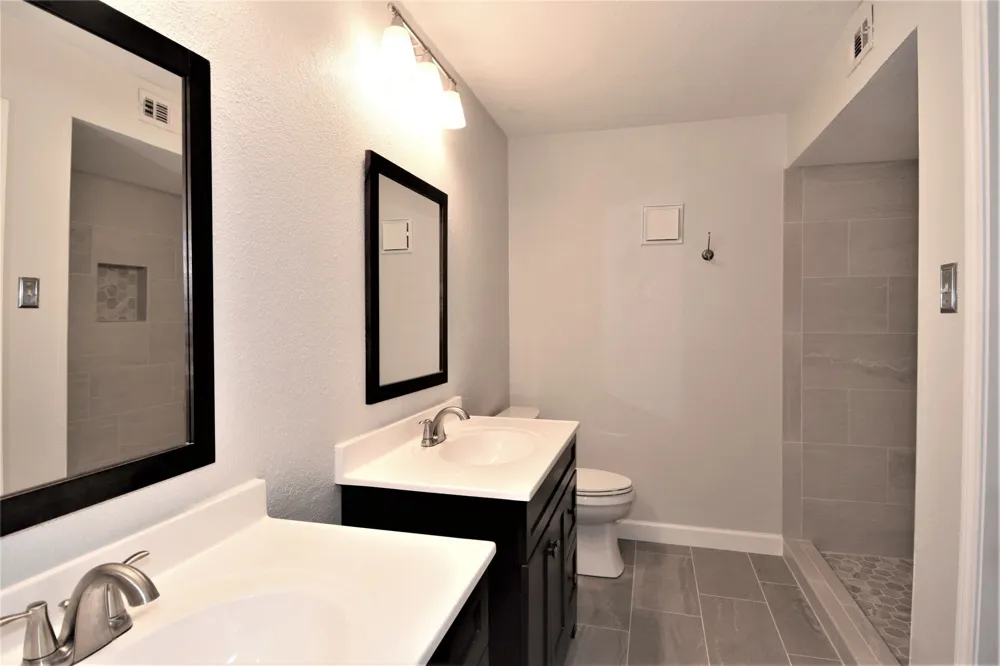16301 ledgemont Lane #176 Addison, TX 75001