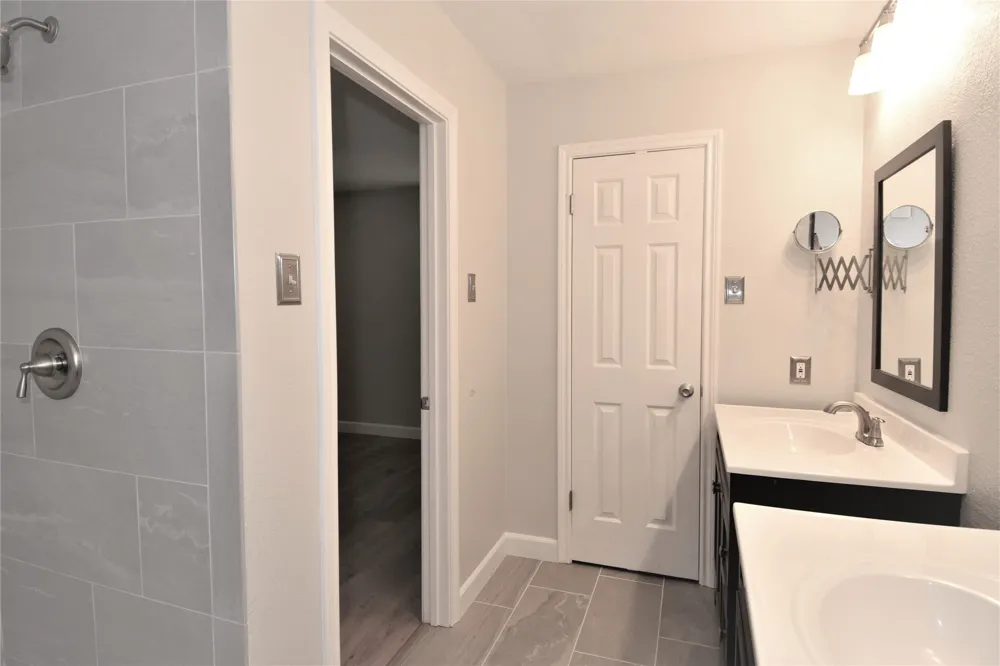 16301 ledgemont Lane #176 Addison, TX 75001