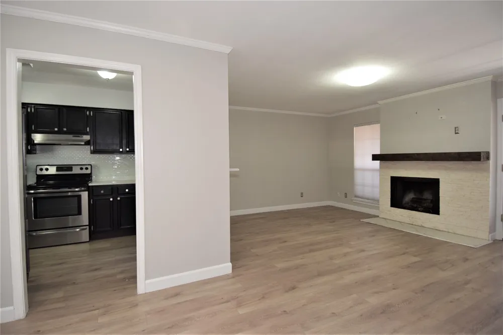 16301 ledgemont Lane #176 Addison, TX 75001