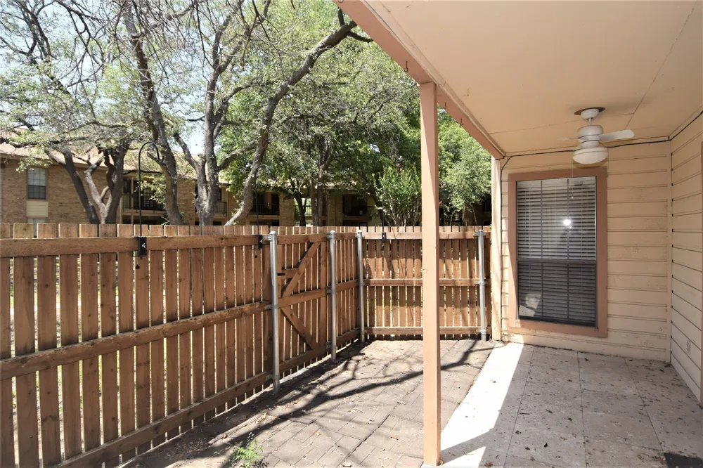16301 ledgemont Lane #176 Addison, TX 75001