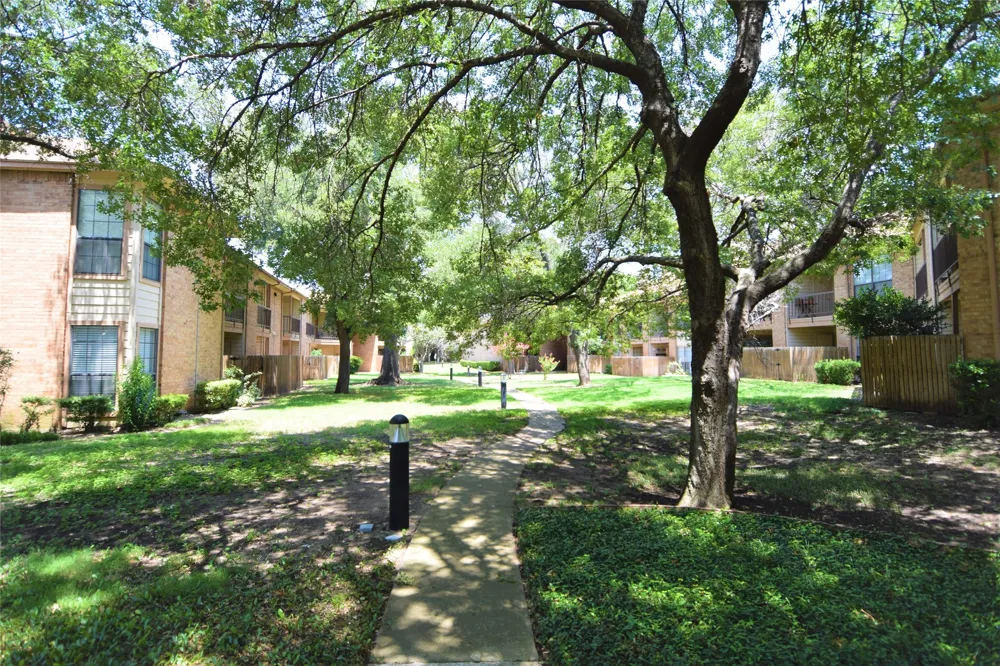 16301 ledgemont Lane #176 Addison, TX 75001