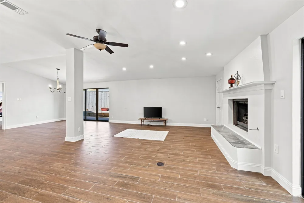 611 Westview Avenue Fort Worth, TX 76107