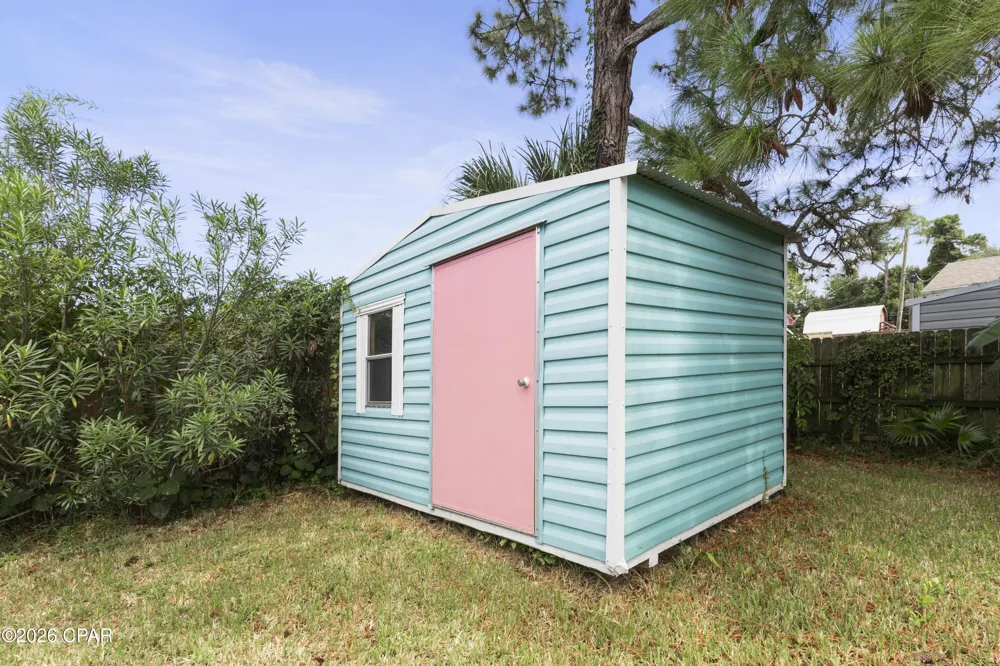 6413 Pine Drive Panama City, FL 32408