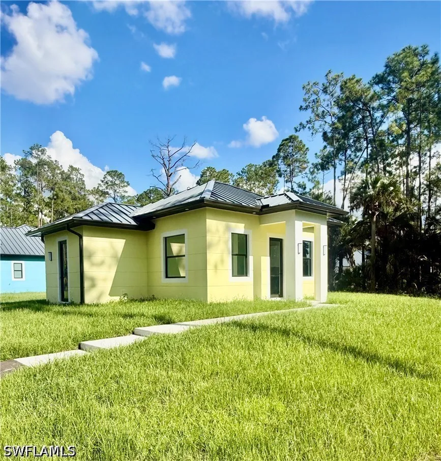 10th Avenue NE Naples, FL 34120