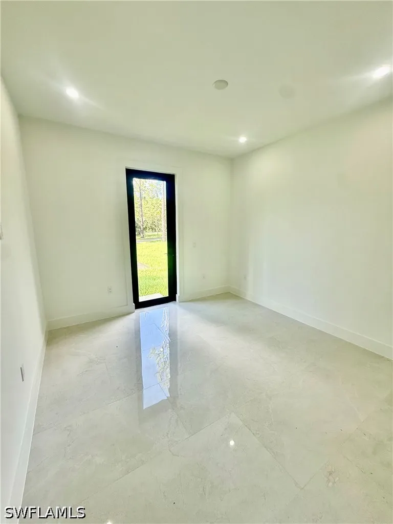 10th Avenue NE Naples, FL 34120