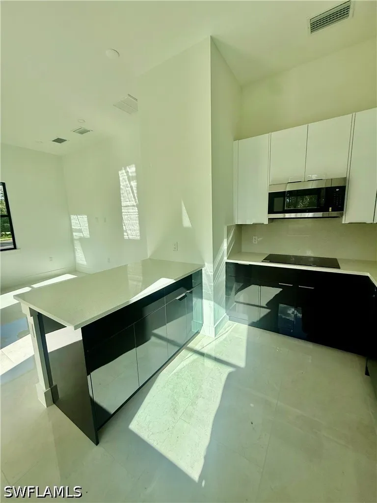 10th Avenue NE Naples, FL 34120