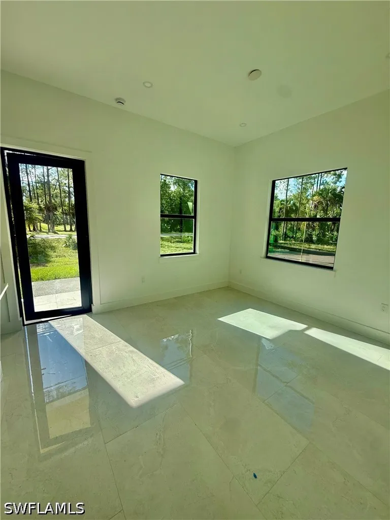 10th Avenue NE Naples, FL 34120