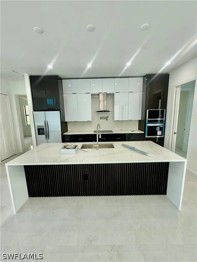 10th Avenue NE Naples, FL 34120