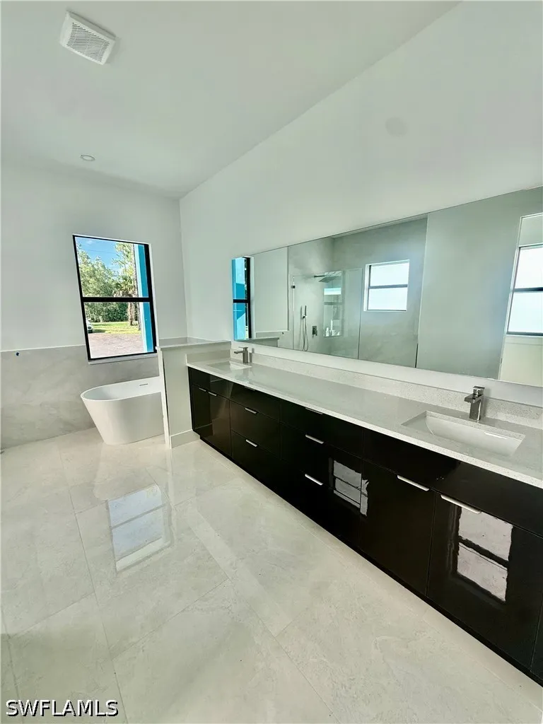10th Avenue NE Naples, FL 34120