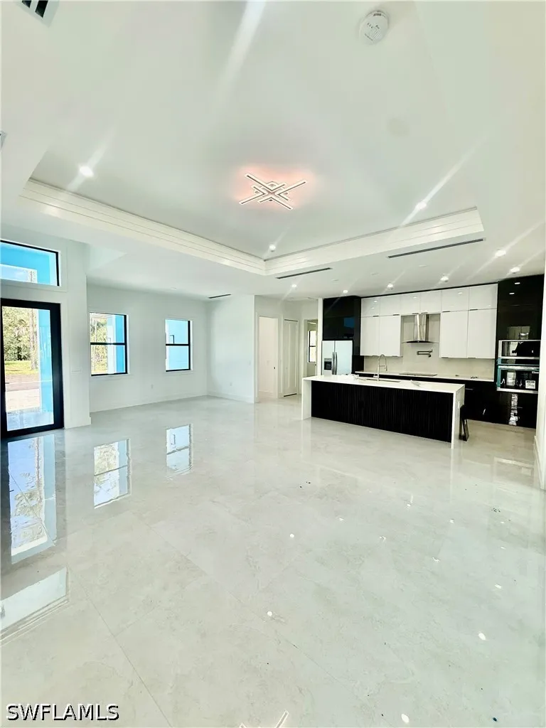 10th Avenue NE Naples, FL 34120
