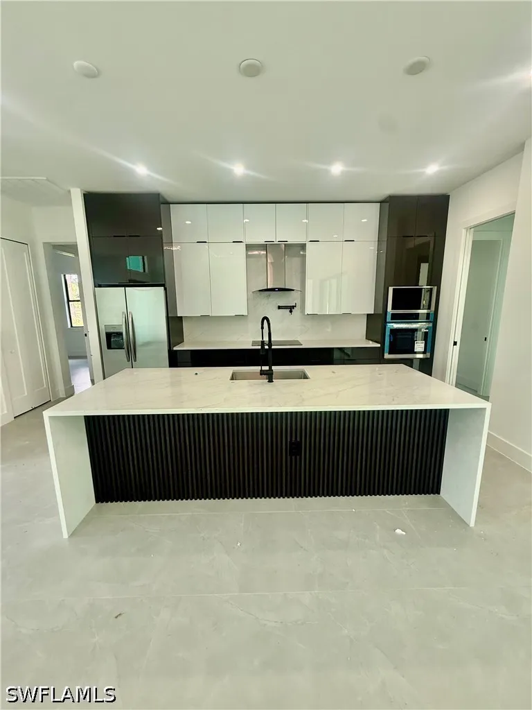 10th Avenue NE Naples, FL 34120