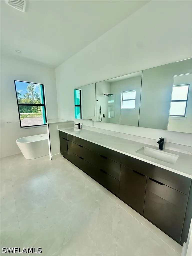 10th Avenue NE Naples, FL 34120