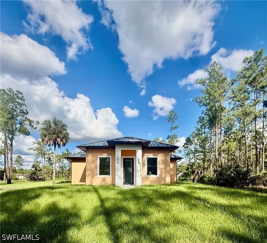 10th Avenue NE Naples, FL 34120