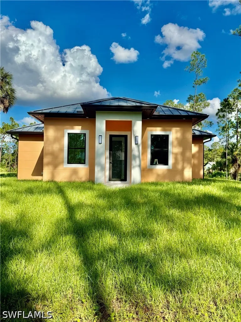 10th Avenue NE Naples, FL 34120