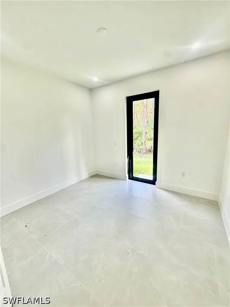 10th Avenue NE Naples, FL 34120