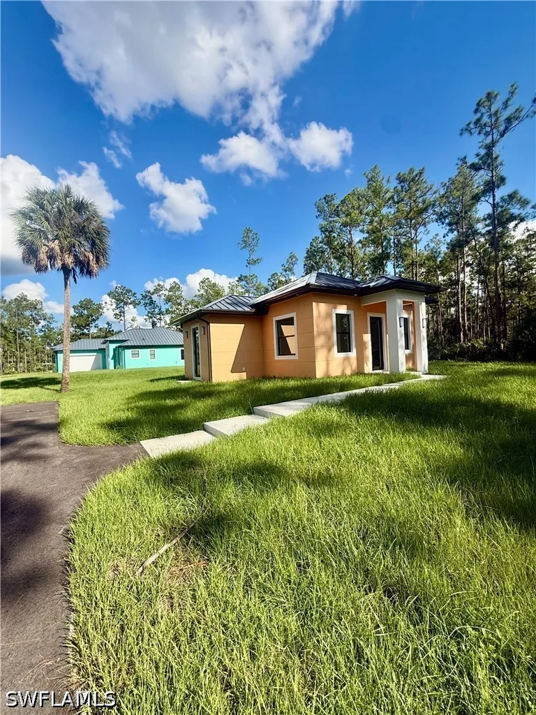10th Avenue NE Naples, FL 34120