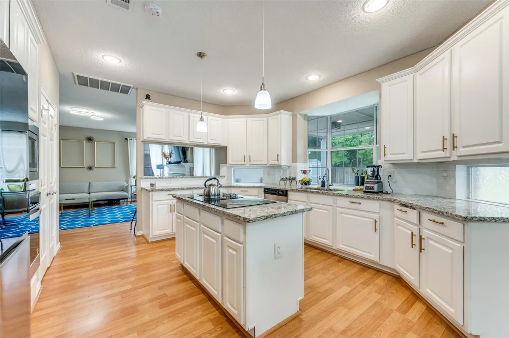 2106 Hunter Place Lane Arlington, TX 76006