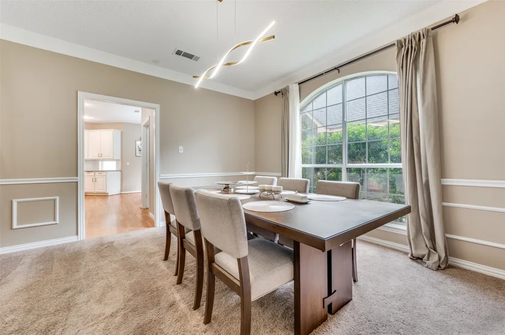2106 Hunter Place Lane Arlington, TX 76006