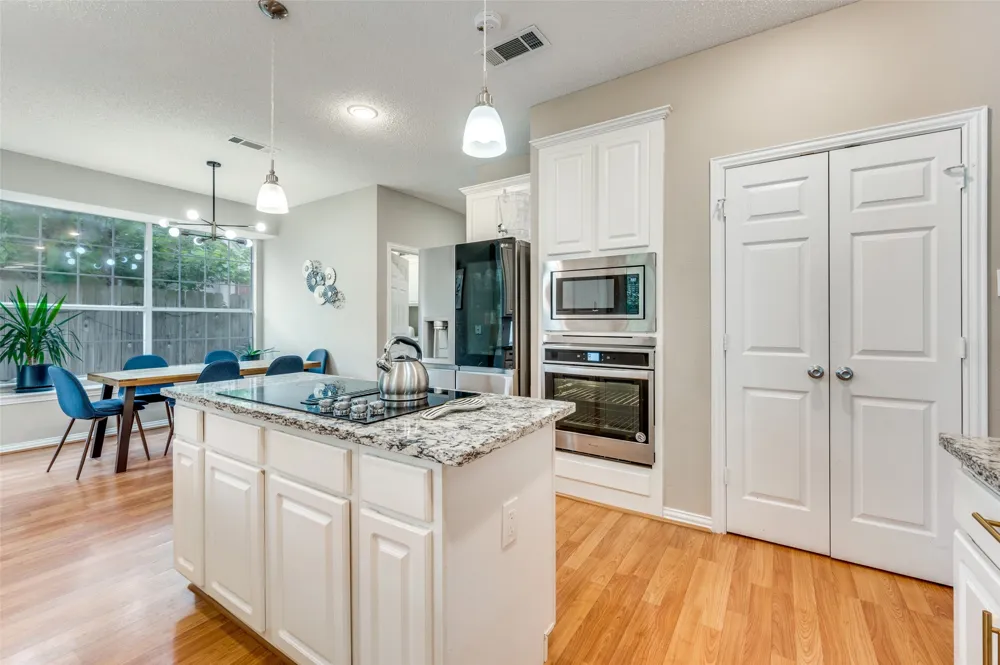 2106 Hunter Place Lane Arlington, TX 76006