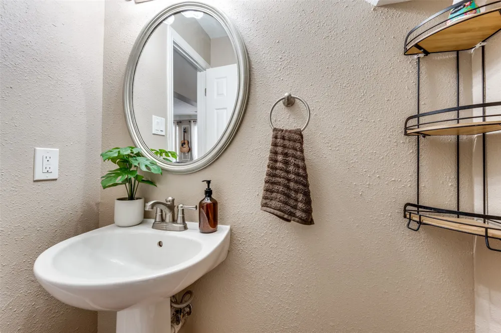 2106 Hunter Place Lane Arlington, TX 76006