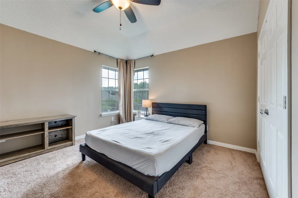2106 Hunter Place Lane Arlington, TX 76006