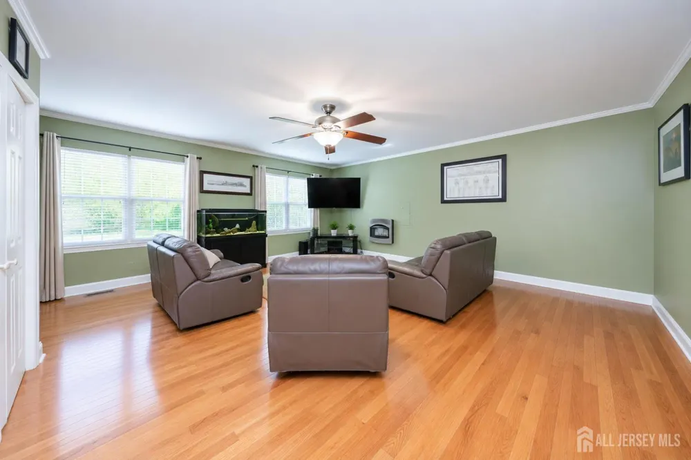 987 Bennetts Mills Road Jackson, NJ 08527